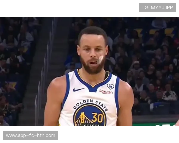 勇士反弹获胜，库里表现依旧抢眼，勇士队员对库里