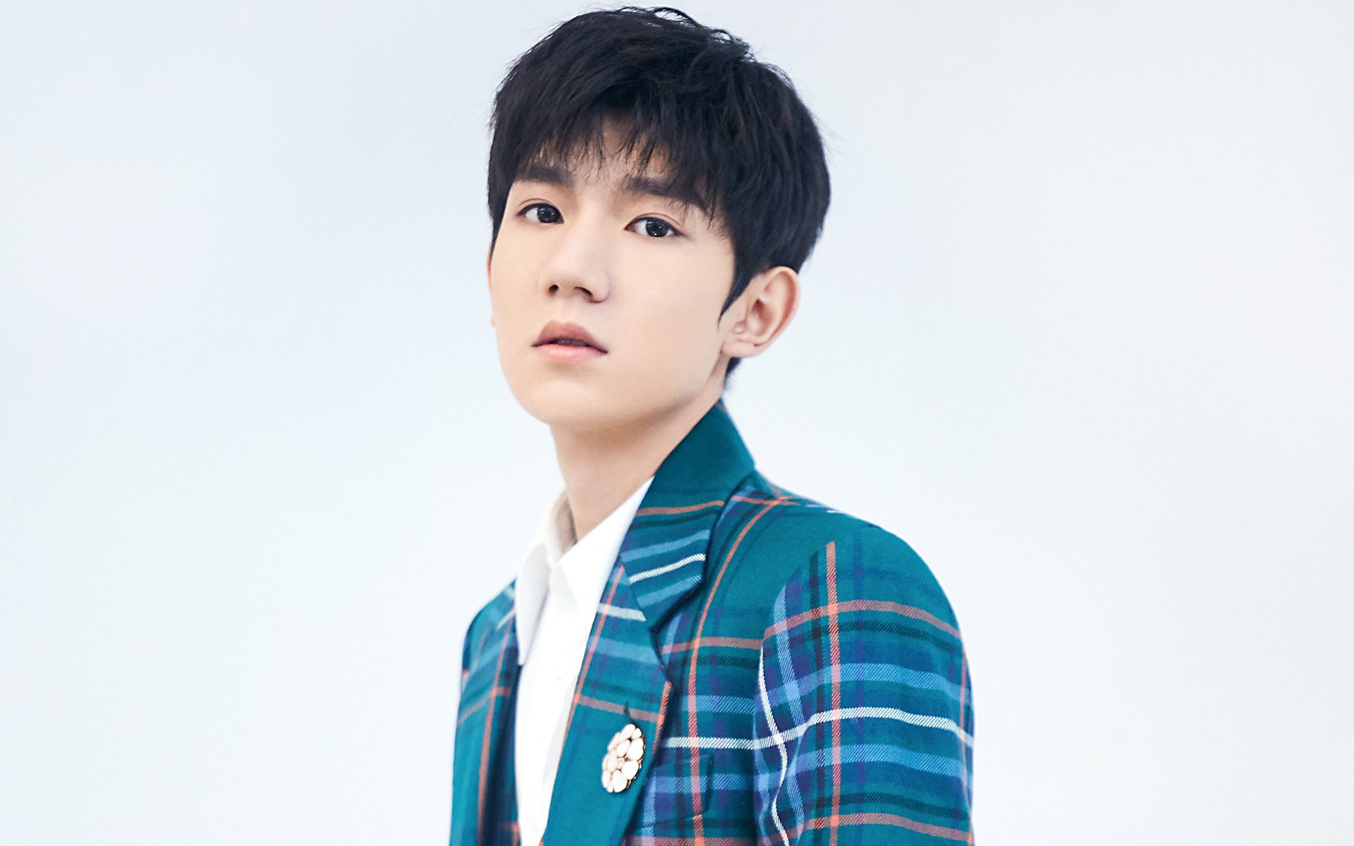 华体会登录入口-男泳将挑战强敌展风采，男游泳比赛视频