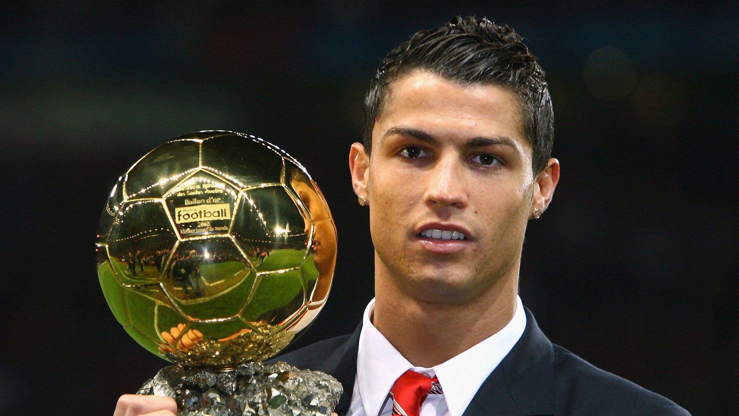 华体会app注册-跨界合作的足球主题公益项目不断涌现，推动社会正能量传播，足球公益活动标语